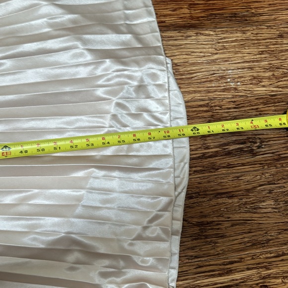 Masquerade champagne gold pleated v-neck mesh illusion back gown size small - Picture 13 of 13